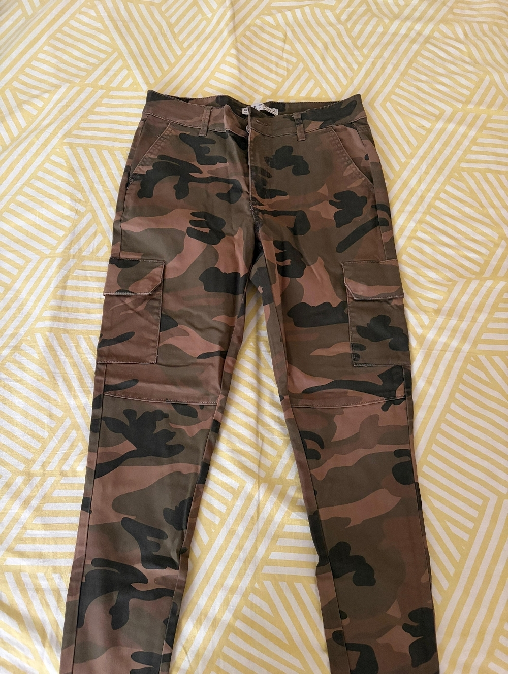 90's Cargo Pants Brown and Olive Camo Cargo Pants - Picture 8 of 8